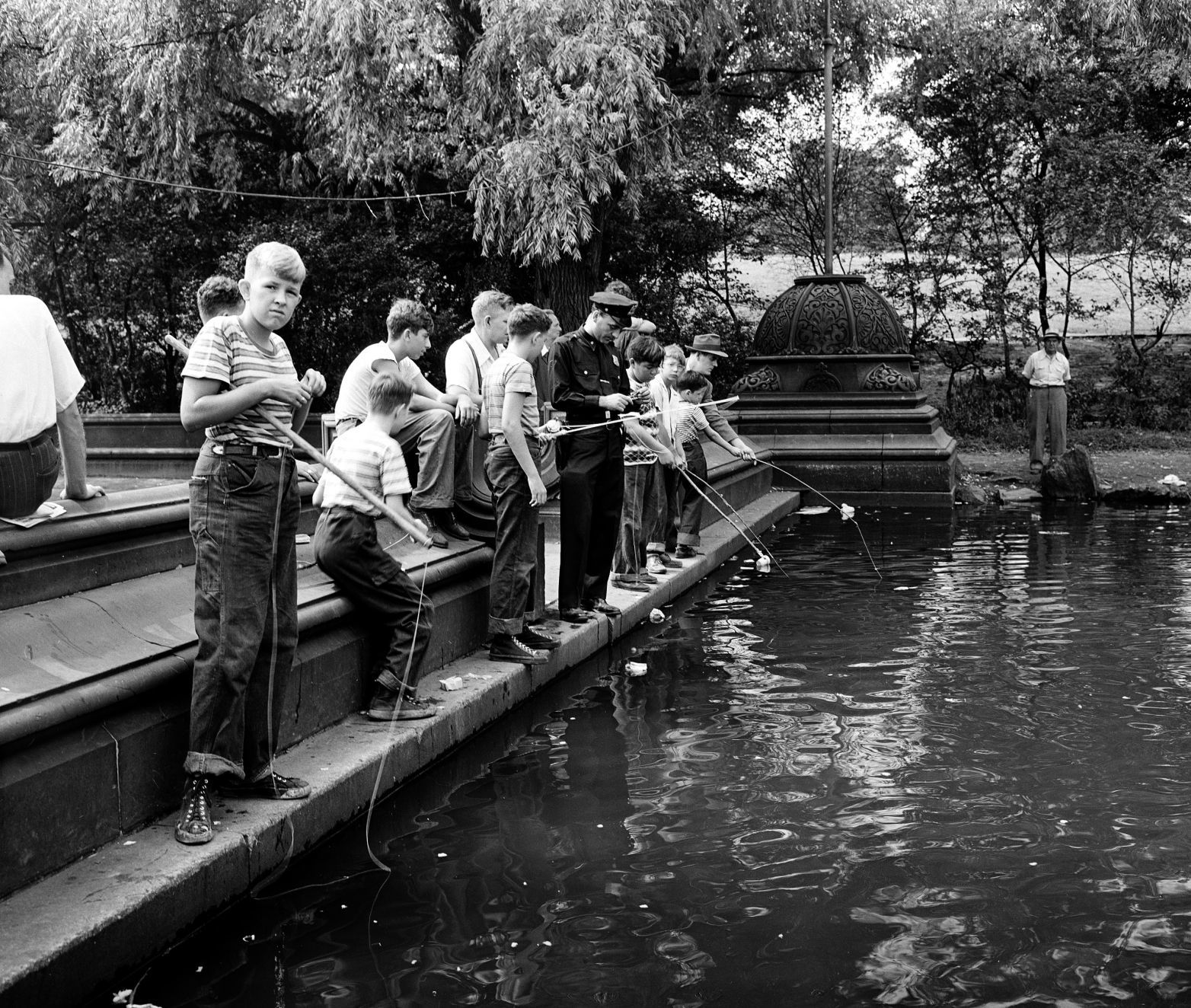 1948: CENTRAL PARK FISHING